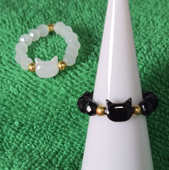 Cat Beaded Stretch Rings – 2 Piece Set Black & White Stacking Adjustable Jewelry - Picture 5 of 8